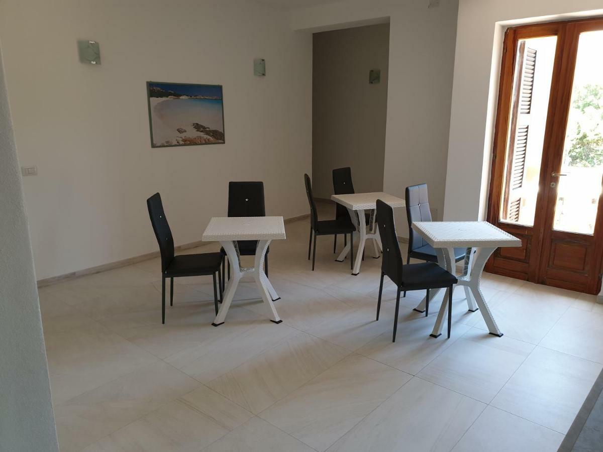 Tra Rocce E Mare Alojamento de Acomodação e Pequeno-almoço La Maddalena (Sassari)
